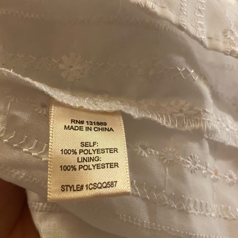 Elegant Thirty/Thirty White Ruffled Eyelet Women's Top Blouse - Picture 5 of 6